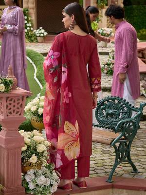 Women Floral Embroidered Regular Thread Work Kurta with Trousers & With Dupatta 3