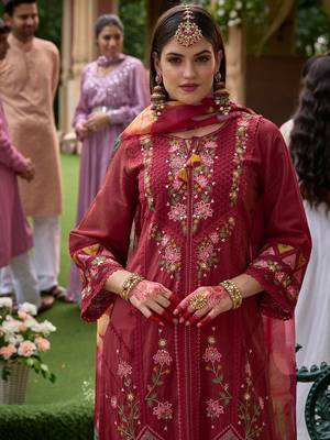 Women Floral Embroidered Regular Thread Work Kurta with Trousers & With Dupatta 5