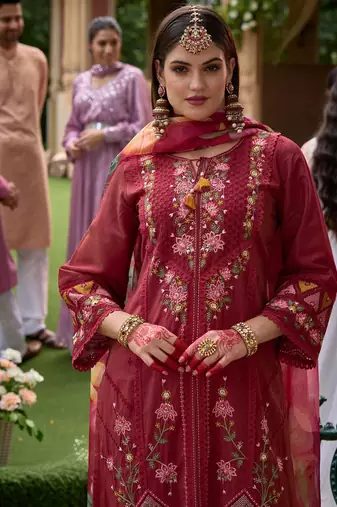 Women Floral Embroidered Regular Thread Work Kurta with Trousers & With Dupatta