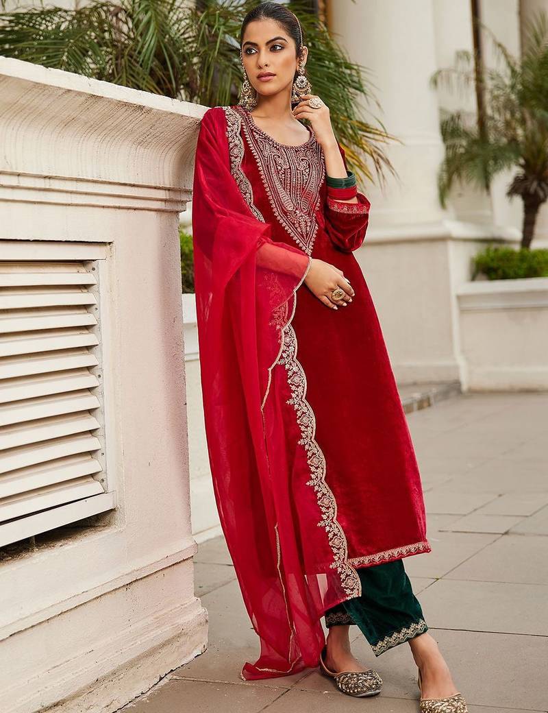 Women Ethnic Motifs Embroidered Regular Sequinned Velvet Kurta with Trousers & With Dupatta