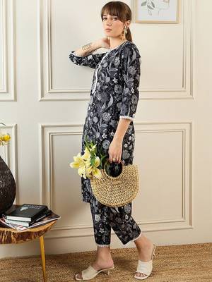 Women Floral Printed Regular Pure Cotton Kurta with Trousers 6