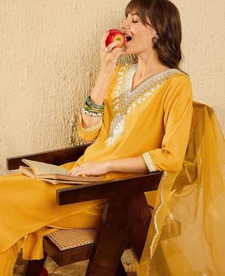 Women Embroidered Regular Thread Work Kurta with Trousers & With Dupatta 2