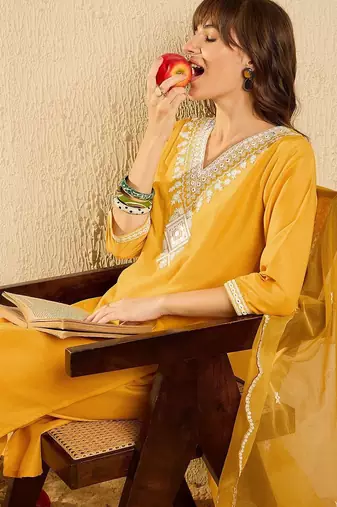 Women Embroidered Regular Thread Work Kurta with Trousers & With Dupatta