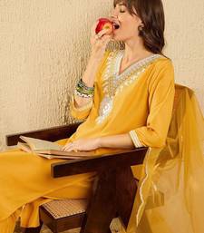 Women Embroidered Regular Thread Work Kurta with Trousers & With Dupatta
