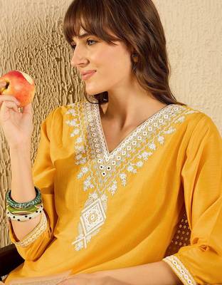 Women Embroidered Regular Thread Work Kurta with Trousers & With Dupatta 3