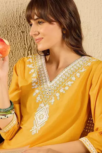Women Embroidered Regular Thread Work Kurta with Trousers & With Dupatta