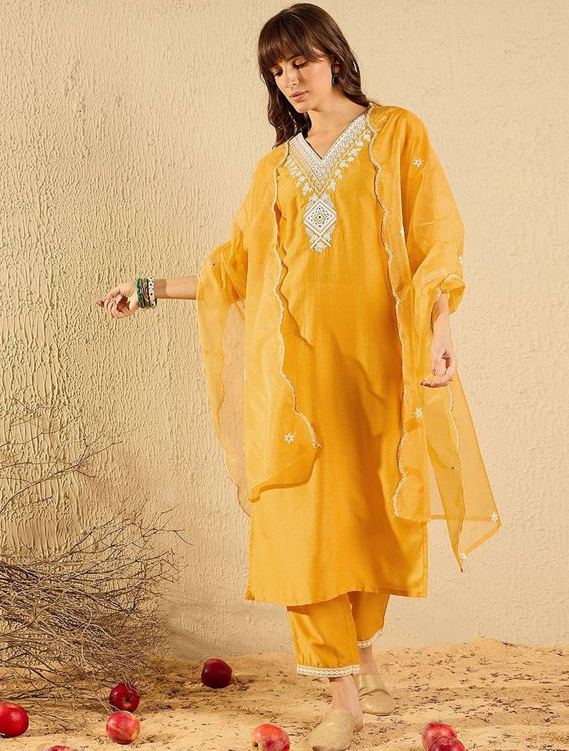 Women Embroidered Regular Thread Work Kurta with Trousers & With Dupatta