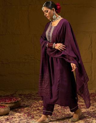 Burgundy Floral Embroidered Sequinned Dobby Weave Kurta with Trousers & Dupatta 4