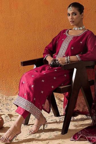 Ethnic Motifs Embroidered Thread Work Straight Kurta With Trousers & Dupatta
