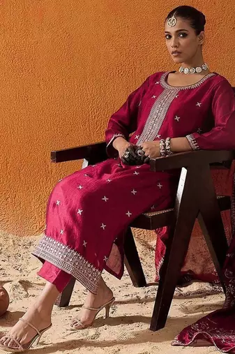 Ethnic Motifs Embroidered Thread Work Straight Kurta With Trousers & Dupatta