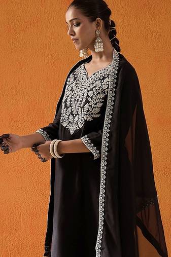 Floral Embroidered Thread Work Straight Kurta With Trousers & Dupatta