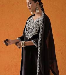 Floral Embroidered Thread Work Straight Kurta With Trousers & Dupatta