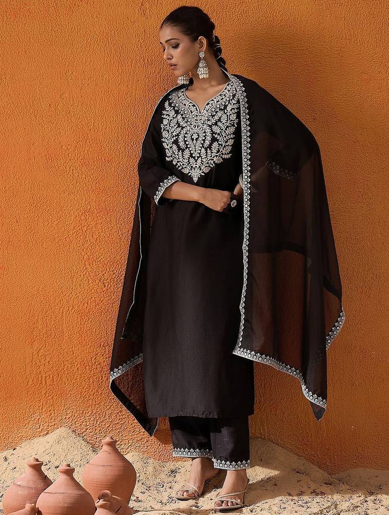 Floral Embroidered Thread Work Straight Kurta With Trousers & Dupatta