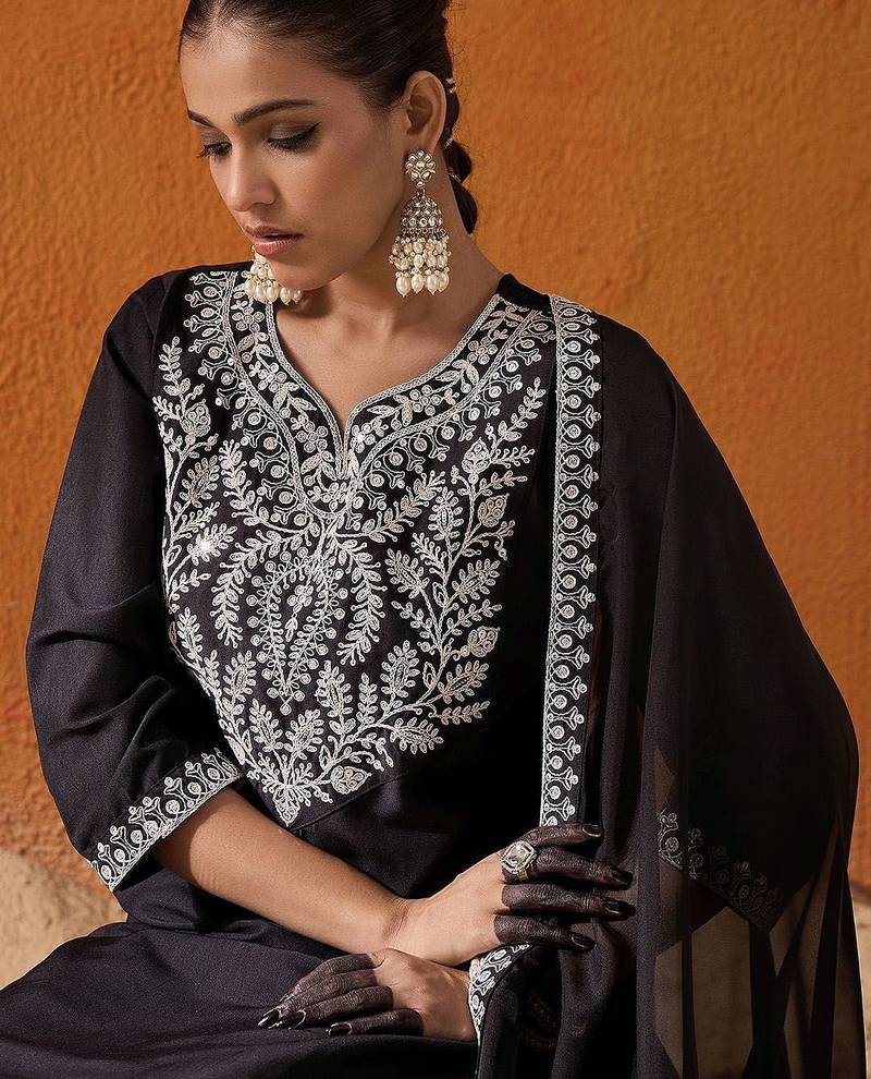Floral Embroidered Thread Work Straight Kurta With Trousers & Dupatta