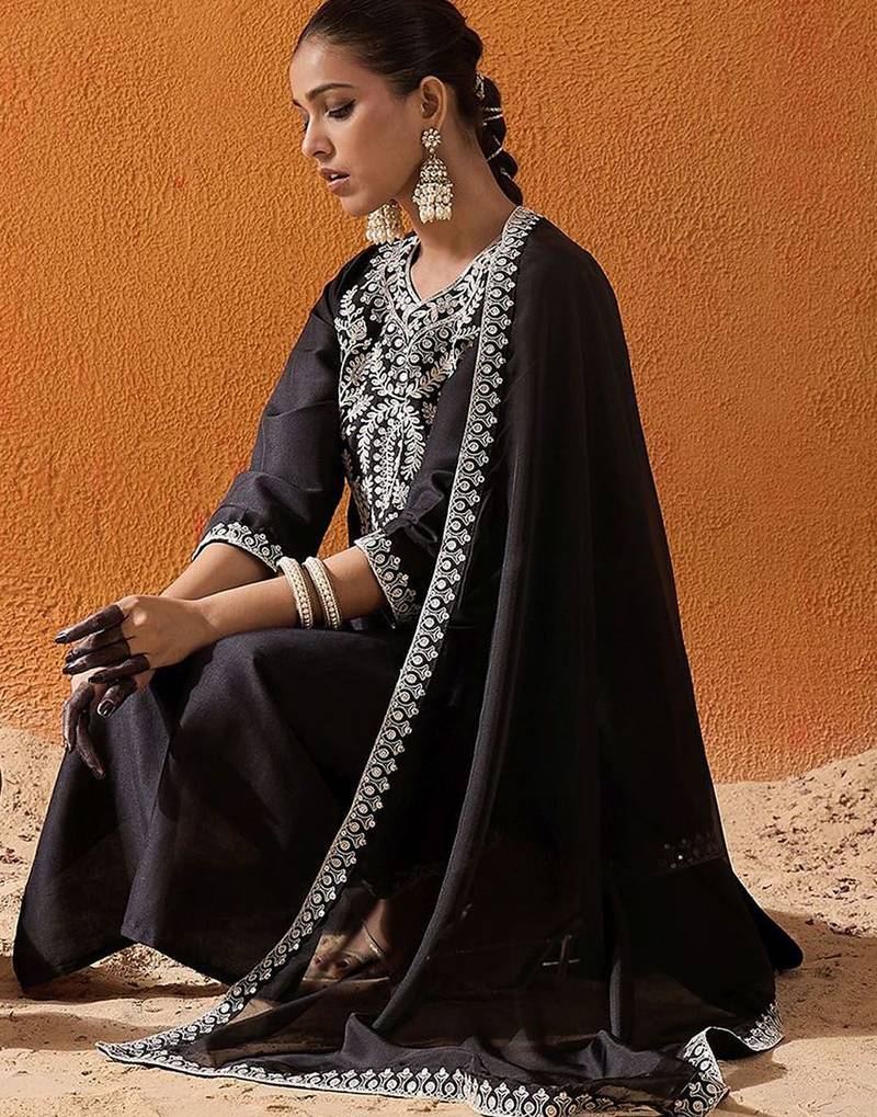 Floral Embroidered Thread Work Straight Kurta With Trousers & Dupatta