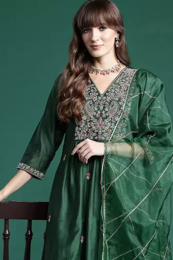 Floral Embroidered Zari Pleated Liva Kurta With Trousers & Dupatta