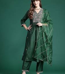 Floral Embroidered Zari Pleated Liva Kurta With Trousers & Dupatta