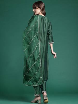 Floral Embroidered Zari Pleated Liva Kurta With Trousers & Dupatta 5
