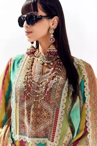 Women Ethnic Motifs Printed Regular Thread Work Kurta Trousers With Dupatta