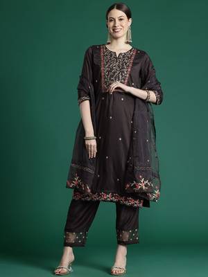 Floral Embroidered Kurta With Trousers & Dupatta 5