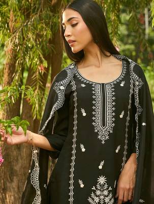 Ethnic Motifs Embroidered Regular Thread Work Kurta with Trousers & Dupatta 2