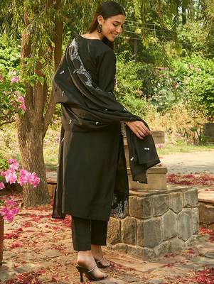 Ethnic Motifs Embroidered Regular Thread Work Kurta with Trousers & Dupatta 5