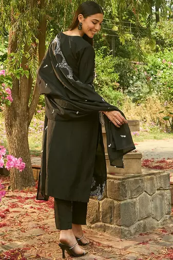 Ethnic Motifs Embroidered Regular Thread Work Kurta with Trousers & Dupatta