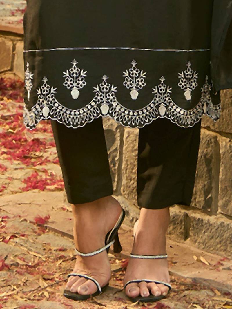 Ethnic Motifs Embroidered Regular Thread Work Kurta with Trousers & Dupatta