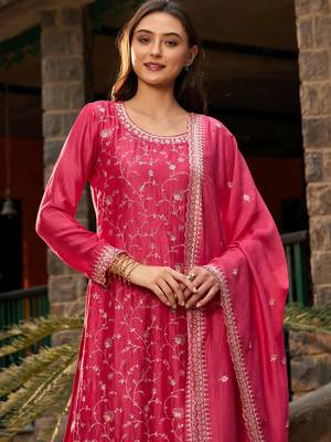 Floral Embroidered Regular Thread Work Straight Kurta with Trousers & Dupatta 2