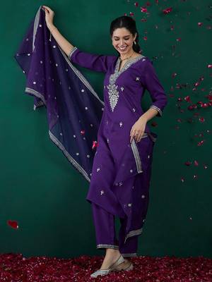 Floral Embroidered Straight Kurta With Trousers & Dupatta 1