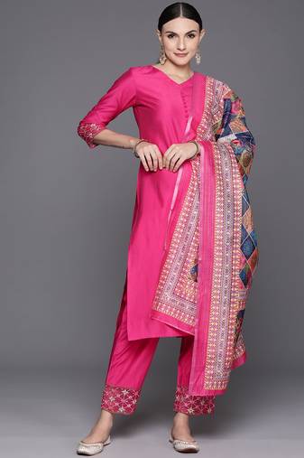 Women Embroidered Regular Thread Work Liva Kurta with Trousers & With Dupatta