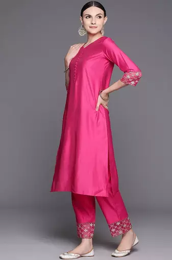 Women Embroidered Regular Thread Work Liva Kurta with Trousers & With Dupatta
