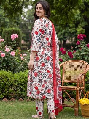 Women Floral Printed Regular Pure Cotton Kurta with Trousers & With Dupatta 4
