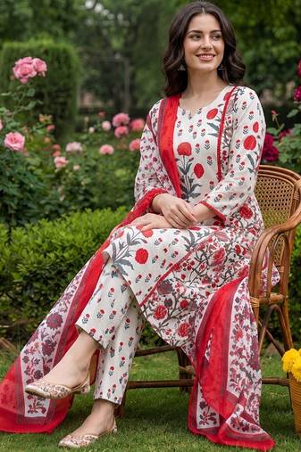Women Floral Printed Regular Pure Cotton Kurta with Trousers & With Dupatta