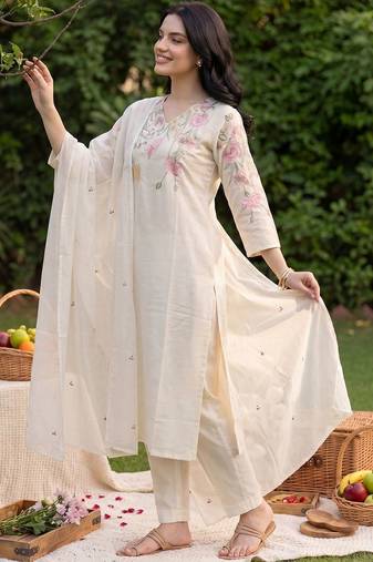 Women Floral Embroidered Regular Thread Work Pure Cotton Kurta with Trousers & With Dupatta