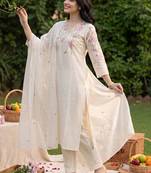 Women Floral Embroidered Regular Thread Work Pure Cotton Kurta with Trousers & With Dupatta