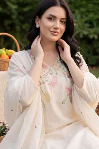 Women Floral Embroidered Regular Thread Work Pure Cotton Kurta with Trousers & With Dupatta