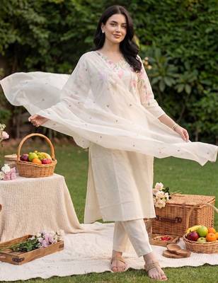 Women Floral Embroidered Regular Thread Work Pure Cotton Kurta with Trousers & With Dupatta 3
