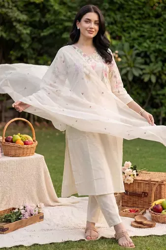 Women Floral Embroidered Regular Thread Work Pure Cotton Kurta with Trousers & With Dupatta
