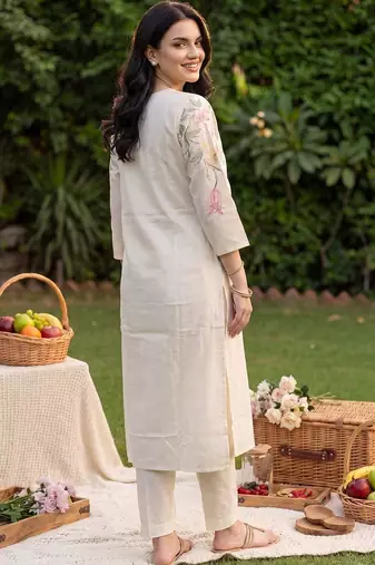 Women Floral Embroidered Regular Thread Work Pure Cotton Kurta with Trousers & With Dupatta