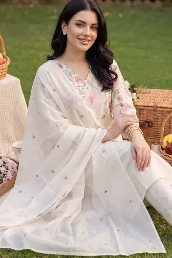 Women Floral Embroidered Regular Thread Work Pure Cotton Kurta with Trousers & With Dupatta