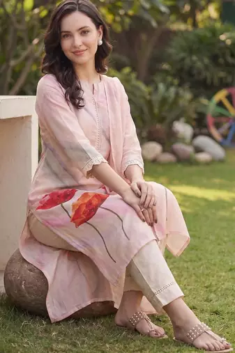 Women Floral Printed Regular Linen Kurta with Trousers & With Dupatta