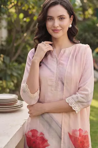 Women Floral Printed Regular Linen Kurta with Trousers & With Dupatta