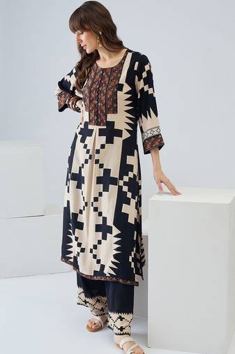 Women Printed Regular Thread Work Kurta with Palazzos