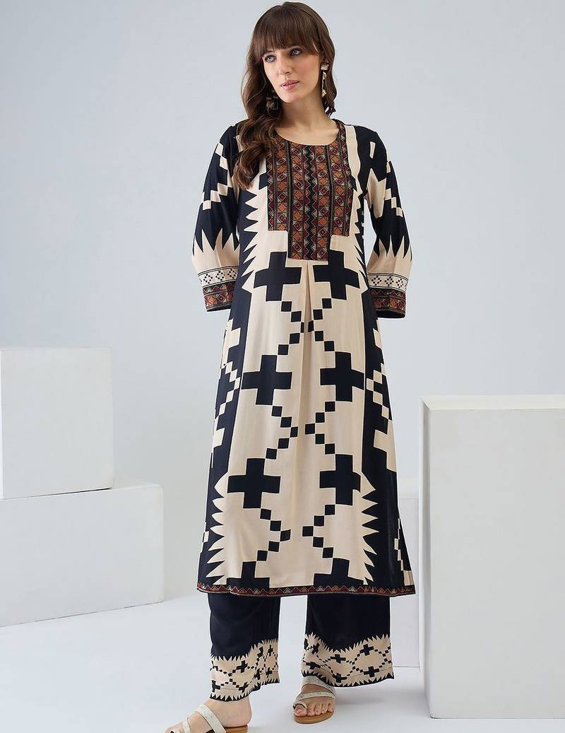 Women Printed Regular Thread Work Kurta with Palazzos
