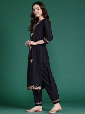 Floral Embroidered Pure Cotton Kurta with Trousers & Dupatta 5