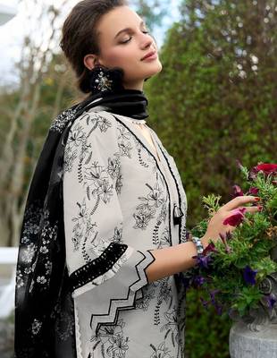 Women Floral Printed Regular Pure Cotton Kurta with Trousers & With Dupatta 5