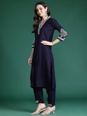 Floral Embroidered Sequinned Kurta with Trousers 4