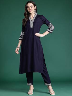 Floral Embroidered Sequinned Kurta with Trousers 6