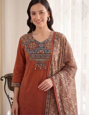Women Ethnic Motifs Yoke Design Regular Thread Work Pure Cotton Kurta with Trousers & With Dupatta 2